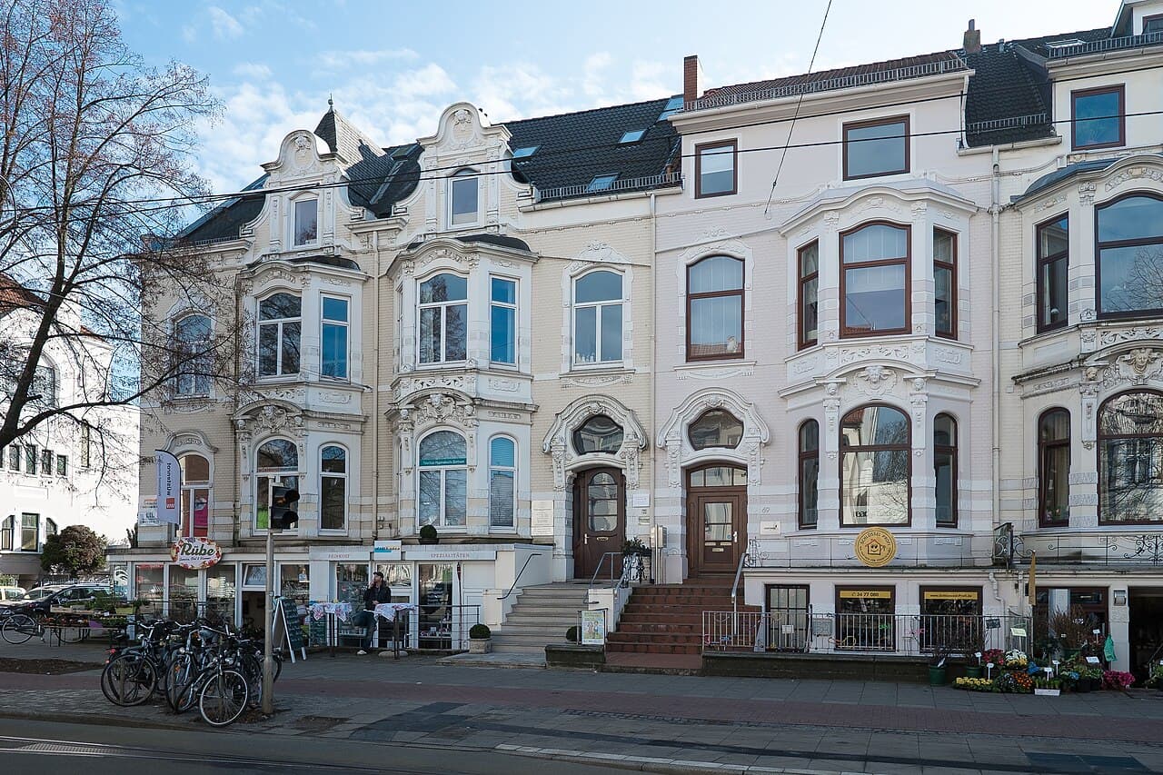 Bremen townhouses with shops along Wachmannstraße.